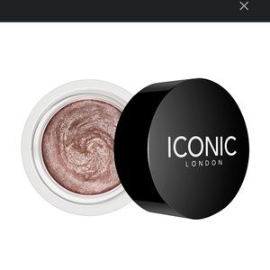 Iconic London chrome flash eye pot